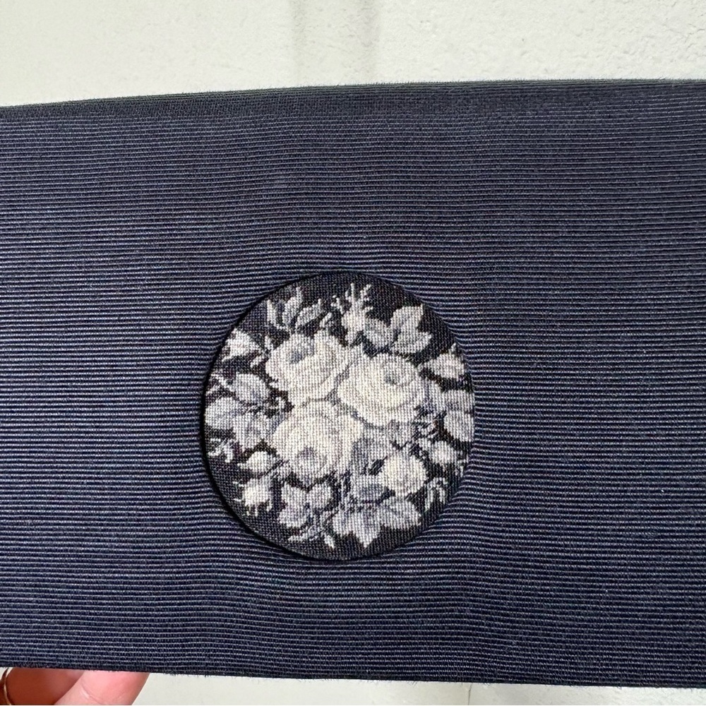 Vintage Black Evening Handbag with Embroidered Detailing from Austria - Picture 3 of 7